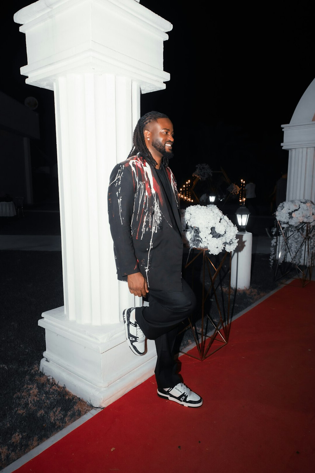 celebrity on red carpet